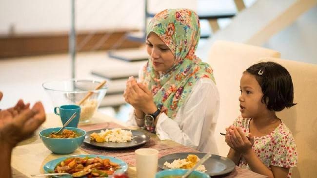 Menjaga Makanan Sehat dan Berat Badan Anak Selama Ramadhan