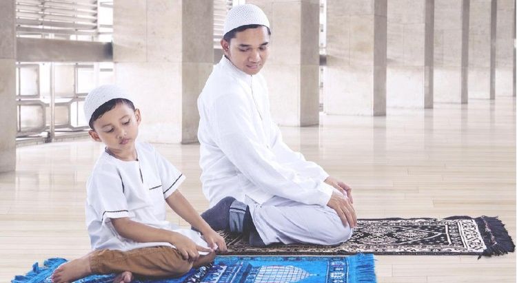 Ramadan: Momen Tepat Ajarkan Puasa, Tadarus, dan Tarawih pada Si Kecil