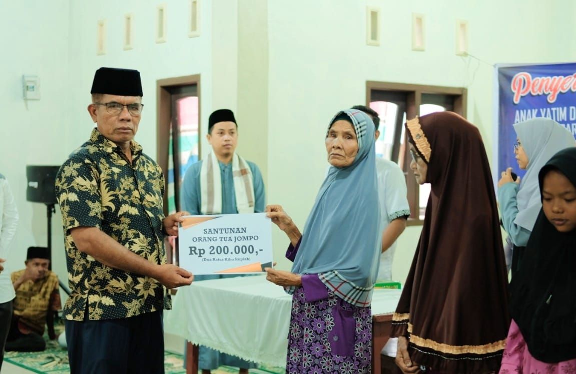 Lewat Berkah Ramadan, Pemptimjo Padang Toboh Ulakan Santuni Anak Yatim dan Orang Jompo