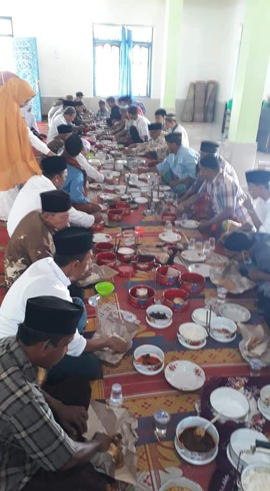 Mendoa dan Jamuan Makan Bersama di Surau sebagai Lebaran Perdana Masyarakat Sijangek