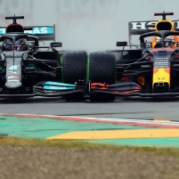 Akankah Hamilton Mencetak Sejarah di Ajang F1 Terseru Musim Ini?