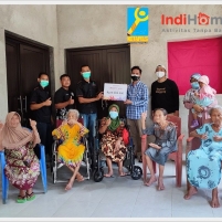 Ketapels  Dampingi IndiHome Serahkan Donasi untuk Panti Lansia Berdikari Tangerang