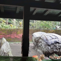 Makam Keramat Berselimut Jarik di Desa Mirit, Kebumen