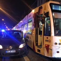 Kecelakaan di Köln, Mobilku Ditabrak Trem