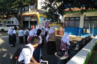PTM 100 Persen SMA di Kota Depok: Baru Sehari Masuk, Eh PJJ Lagi