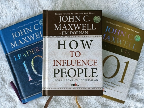 Resensi Buku: Everyone Communicates, Few Connect karya John C. Maxwell - Menyambungkan dengan Pendengar dan Menciptakan Dampak