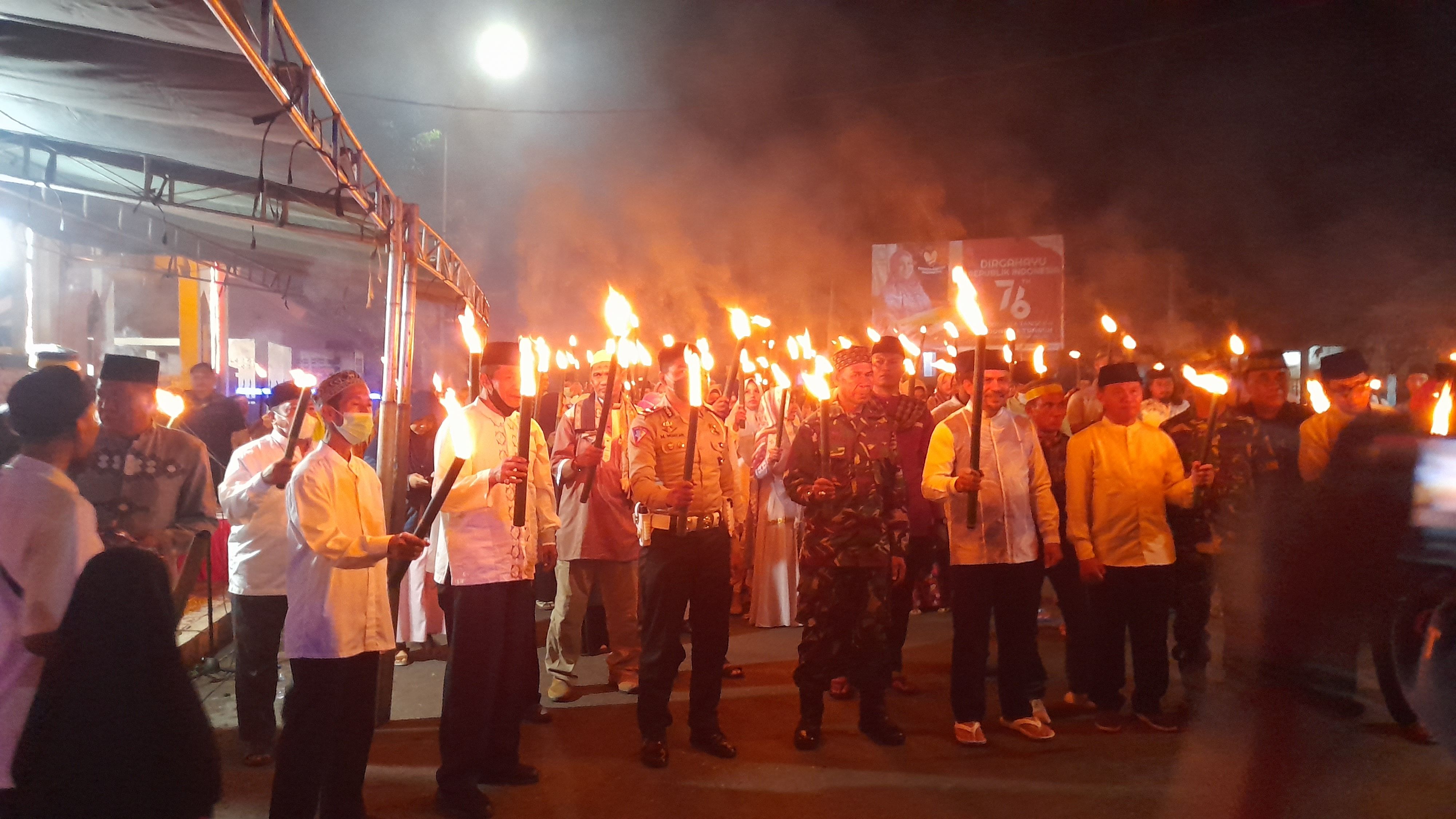 Budaya Dompu: Jutaan Kenangan Indah Masa Kecil Seketika Hadir Mengharu Biru Bersama Pawai Obor  Menyambut Ramadhan