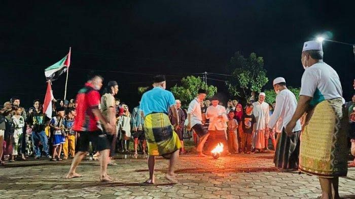 Mengenal Sepakbola Api, Tradisi Warga Tegal di Bulan Suci Ramadhan