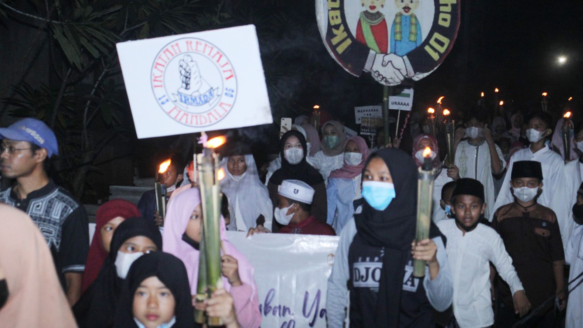 Sambut Ramadhan 1443 Hijriyah, Ratusan Warga Depok Gelar Tradisi Pawai Obor