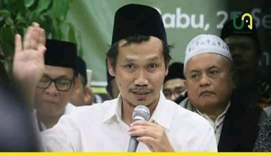 Kiai yang Melarang Orang Khusuk Menjadi Sok Suci Sendiri