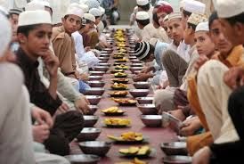 Berbuka Puasa (Ifthor), Berbagi Makanan dan Sahur