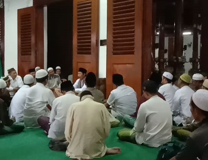 Ngabuburit Santai dan Religius di Masjid Sunan Ampel