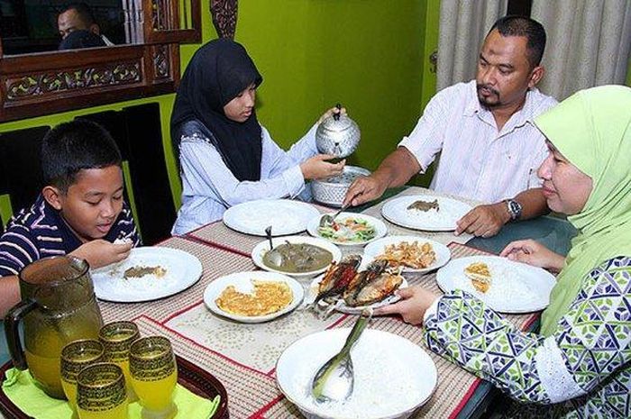 Jangan Tak Mau Makan Sahur, Kasihan Anak-Anak!