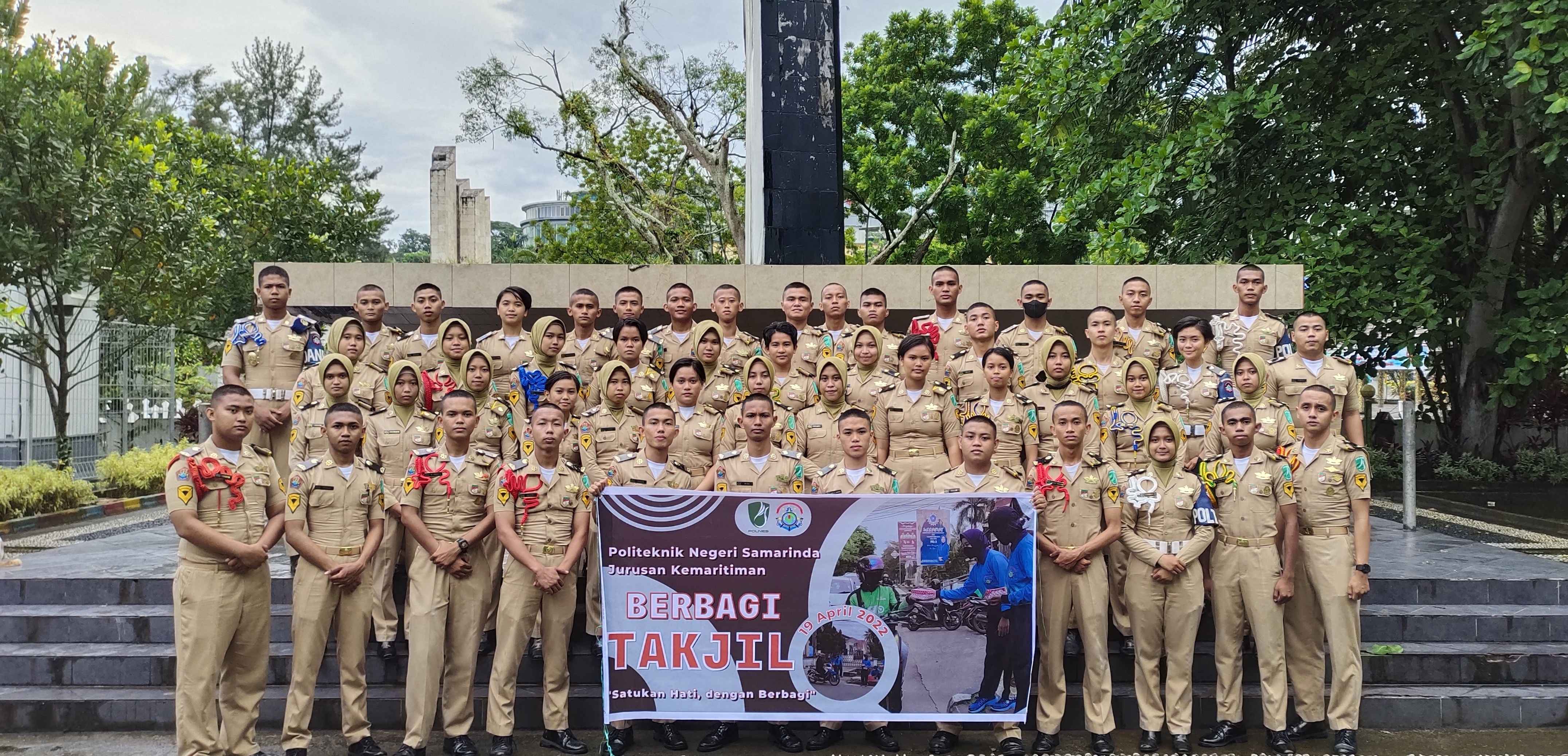 Satukan Hati Dengan Berbagi, Politeknik Negeri Samarinda Jurusan Kemaritiman Kembali Melakukan Kegiatan Berbagi Takjil