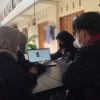 Mahasiswa UMM Melakukan Kegiatan E-commerce di Salah Satu UMKM di Desa Sanan