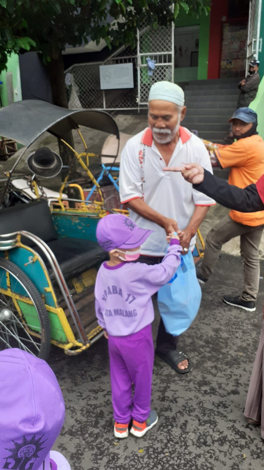 Berbagi, Menebar Kegembiraan dan Kasih Sayang pada Sesama