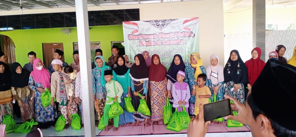 Menjelang Hari Raya Pemuda Dusun Dukuh Bugel Adakan Santunan Anak Yatim, Piatu, dan Lansia