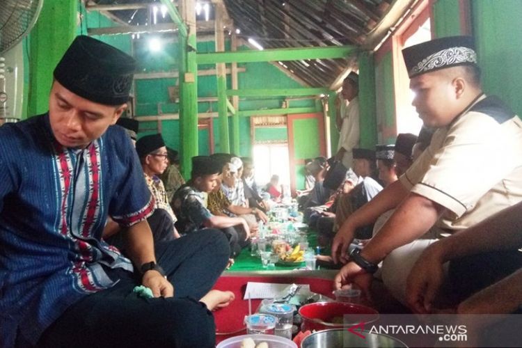 Lebaran di Sumbar: Ucapan "Salamaik Rayo" dan Tamu Diwajibkan Menyantap Hidangan