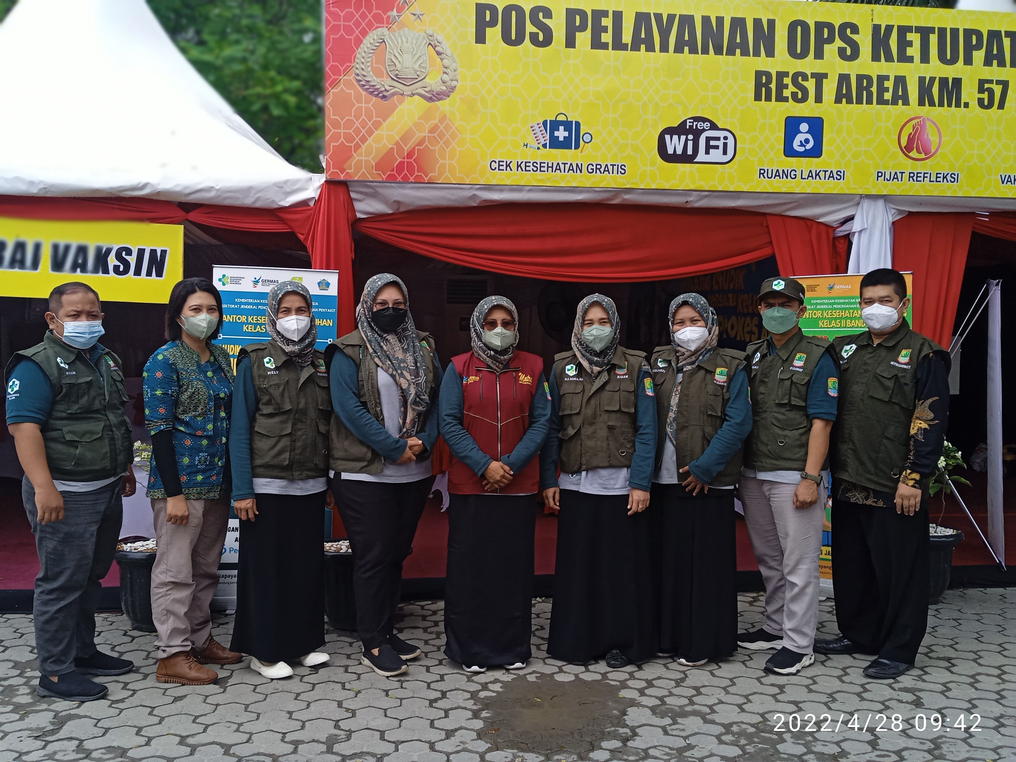 Mudik Sehat dan Nyaman, Puskes Klari Hadir di Gerai Vaksin Pos Pelayanan Ops Ketupat Lodaya Km 57