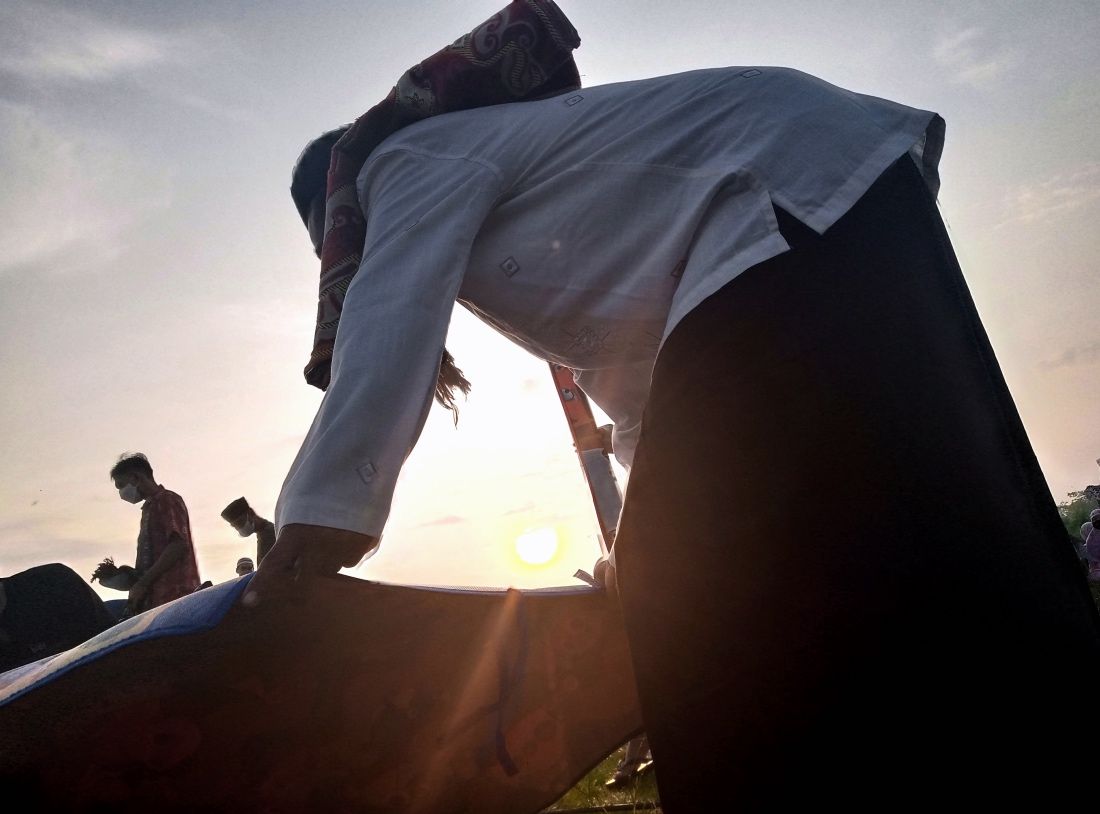 Rupa-rupa Salat Idulfitri di Tengah Ladang Jagung