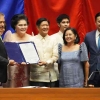 Tantangan Ferdinand "Bongbong" Marcos Jr yang Resmi Dilantik Menjadi Presiden Filipina