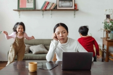 Ibu dengan Tiga Anak Rentan Mengalami Stres, Begini Cara Mengatasinya