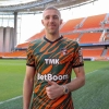 Yury Gazinsky Resmi Berkostum Oranye FC Ural