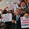 Gimmick Wakil Rakyat: Pamer Menolak Kenaikan BBM, tapi Gemar Memboroskan Uang Rakyat