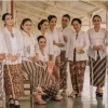 Wanita Indonesia, Sudahkan Anda Memiliki Pakaian Kebaya?