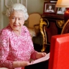 Ratu Elizabeth II, Hari Libur dan Uang Australia