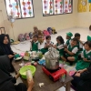 Mengajak Adik-adik TK Al Masyithoh 3 Membuat Inovasi Baru Makanan Sehat "Cake Kukus Bayam"