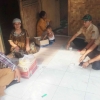 Pemdes Parahu Berikan Bantuan kepada Warga Korban Banjir Luapan Sungai Sentiong