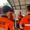 Gempa Cianjur, Senkom Rescue bersama Warga Cari Korban yang Hilang