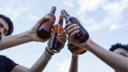 Alkoholisme pada Remaja: Semua yang Perlu Orangtua Ketahui