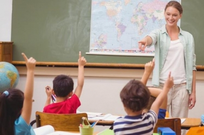 Problematika Guru Kelas 1 SD: Mengajarkan Calistung atau Materi?