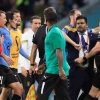 Ketika Uruguay Dua Kali "Dirampok" Wasit, Luis Suarez Hanya Bisa Menangis di Bangku Cadangan