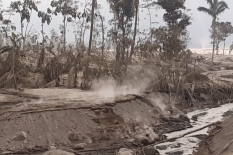 Situasi Desa Sumber Wuluh, Lumajang setelah Erupsi Gunung Semeru 2022
