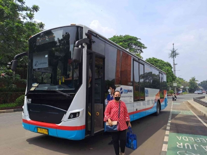 Mau ke TMII? Naik Bus Transjakarta D7 Saja dari Stasiun Cawang, Cuma Rp3500!