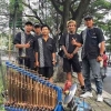 Lika-Liku Pengamen Angklung Jalanan Laras Wulung Ciputat