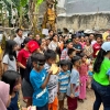 Aksi Sosial Mahasiswa Bule di Pinggiran Bintaro