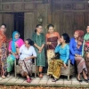 Merayakan Hari Perempuan Internasional dengan Memakai Kebaya Indonesia