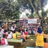 BEM Faperta IPB dan TBM Lentera Pustaka Kolaborasi Ajarkan Anak-anak Menamam Pakcoy