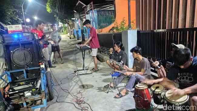 Mengenal Obrog-obrog, Tradisi Warga Majalengka Bangunkan Orang untuk Sahur