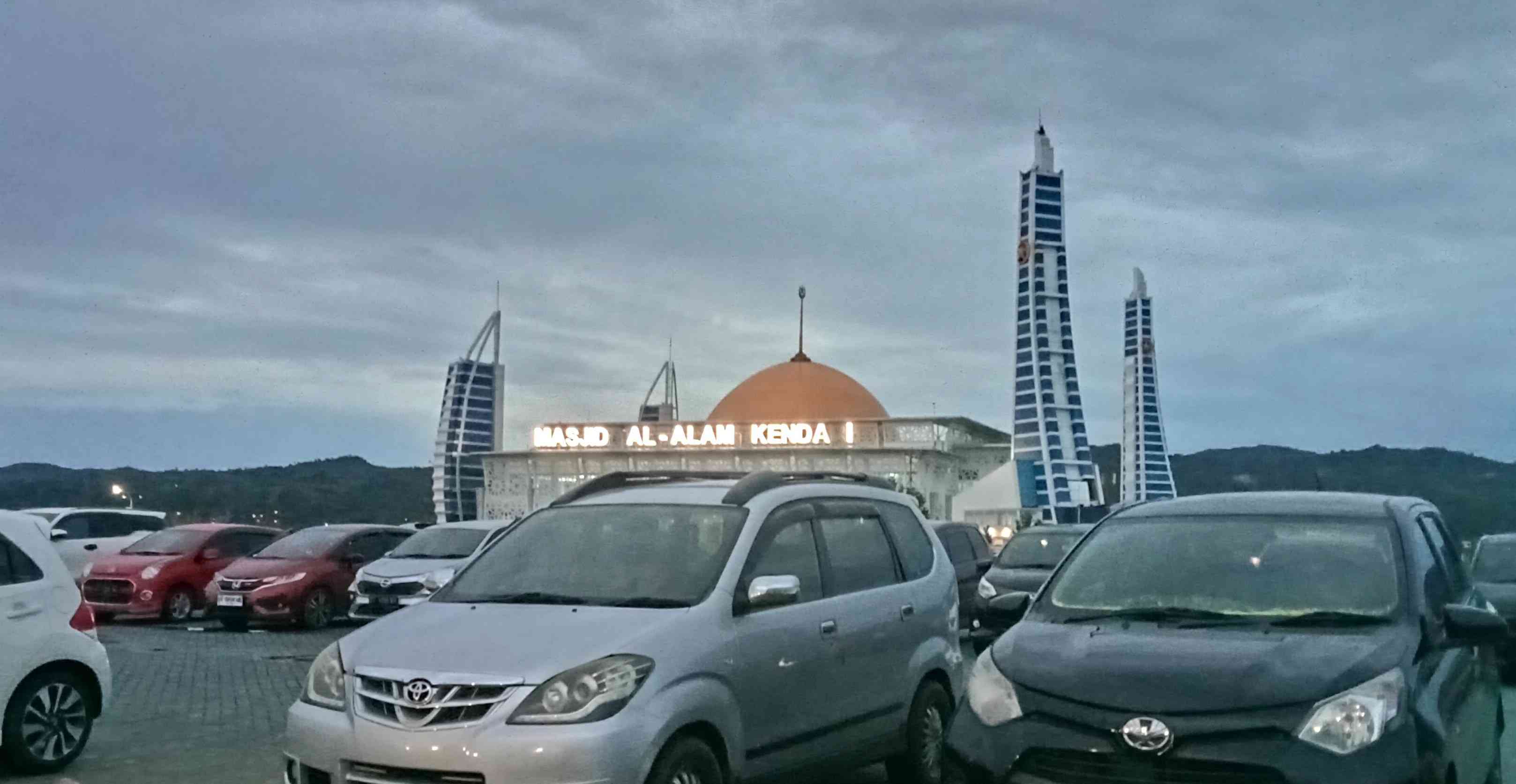 Serunya Berburu Menu Takjil di Bulan Ramahdan (Masjid Al-Alam Kendari)