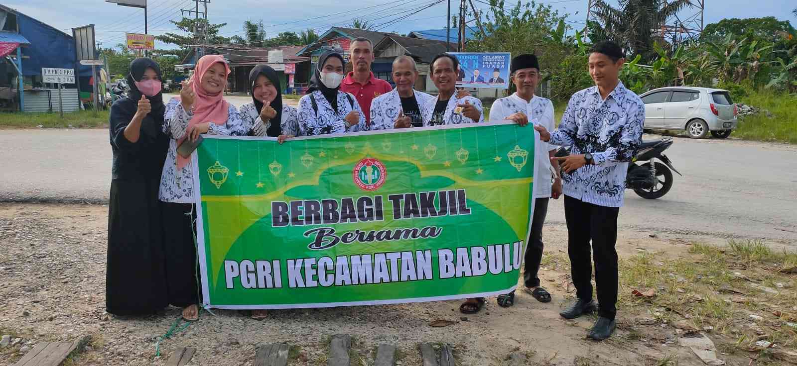 Berbagi Takjil bersama PGRI Babulu