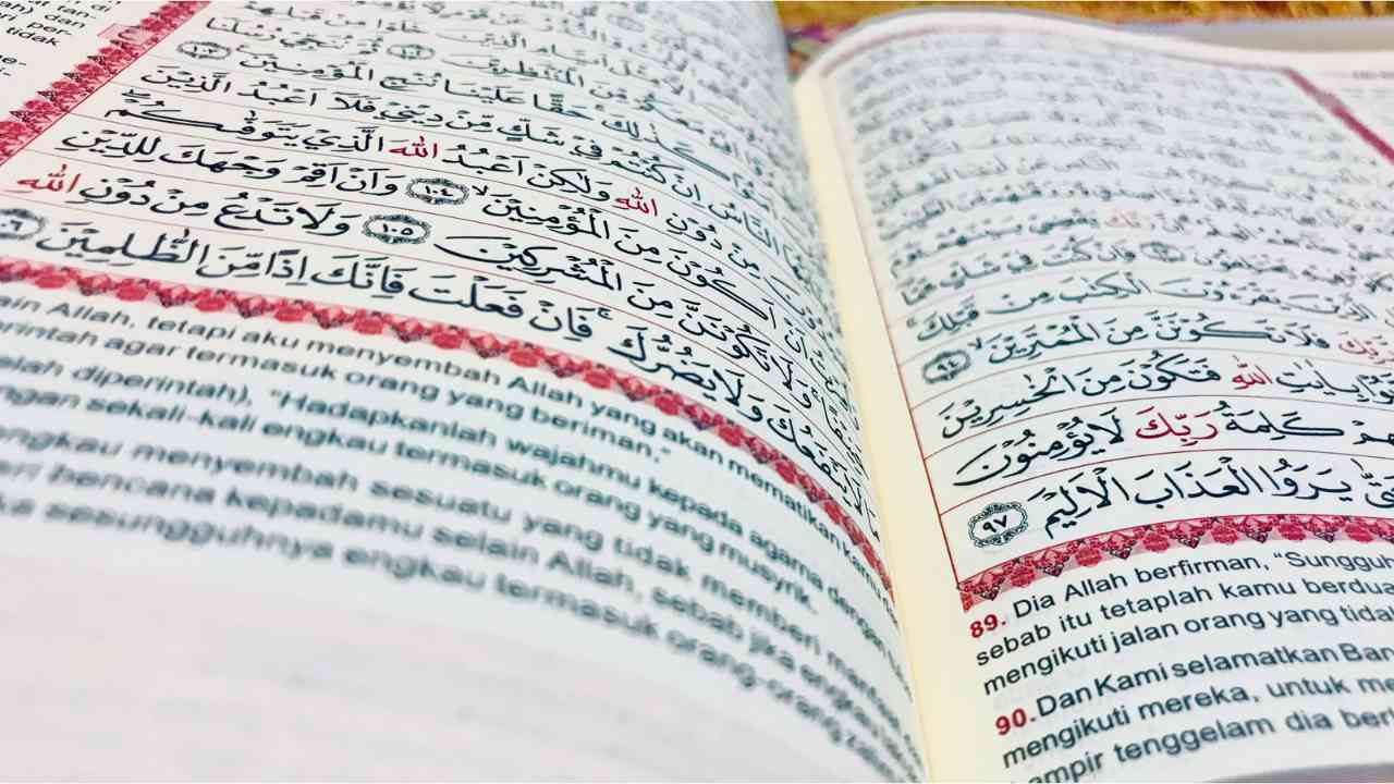 Membaca Al Qur'an Lengkap dengan Terjemahannya, Cara Terbaik untuk Memperkuat Kecintaan Kita pada Agama Islam