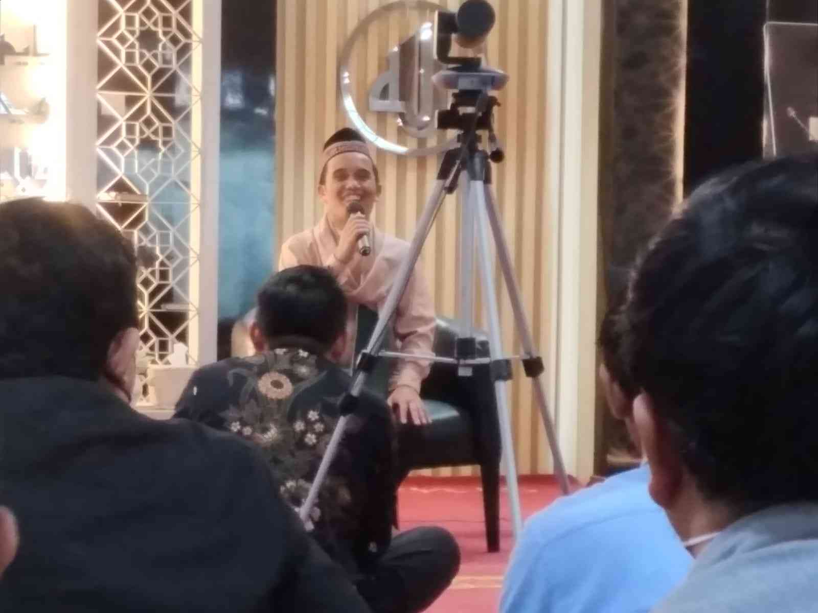 Daya Tarik Ustadz di Masjid KPK