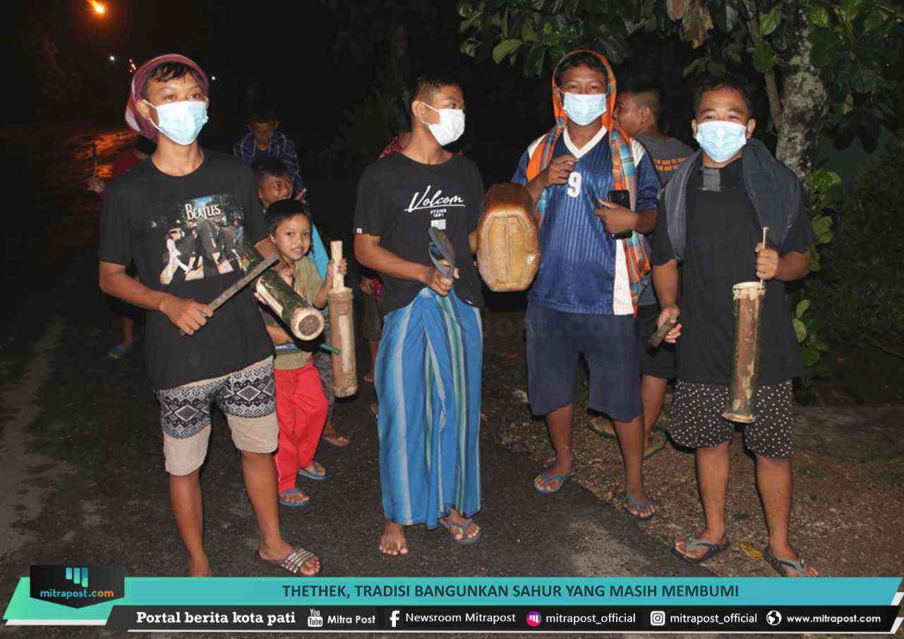 Tradisi Thethek: Pengingat Bangun Sahur dan Hiburan yang Tak Biasa