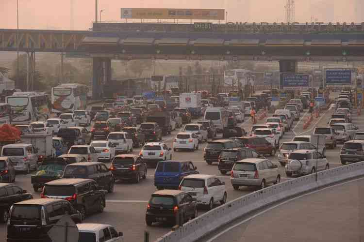 Mudik Lebih Awal Mengendarai Mobil Jadul