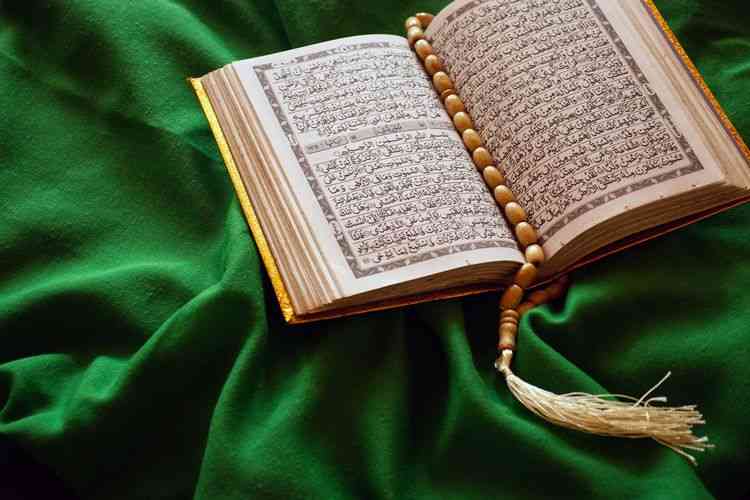 Membaca Al Quran Hiburan Sahur di Momen Ramadan